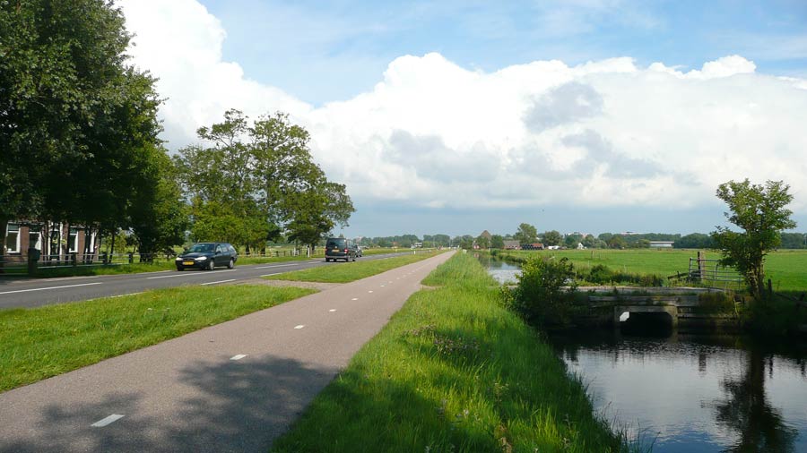 Straße mit Radweg Straße mit Radweg
